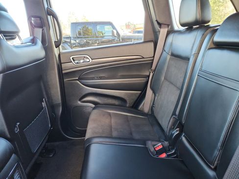 Used 2022 Jeep Grand Cherokee Laredo X image 17