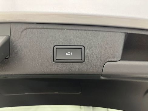 Used 2024 Volkswagen Atlas Cross Sport SEL Premium R-Line image 17