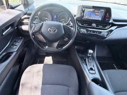 Used 2018 Toyota C-HR XLE FWD image 10