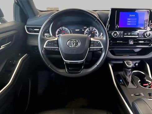 Used 2024 Toyota Highlander XSE FWD image 6