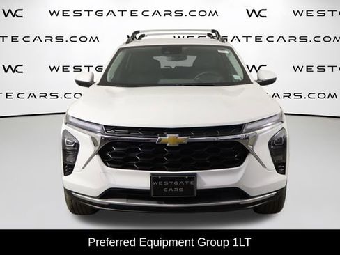 Used 2025 Chevrolet Trax LT w/ Driver Confidence Package FWD image 2