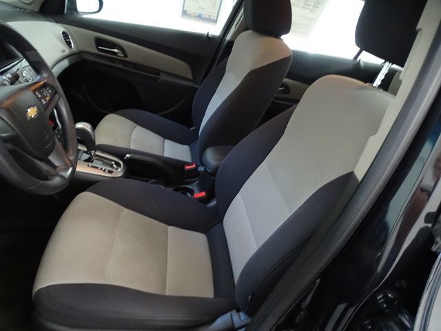 Used 2013 Chevrolet Cruze LS FWD image 2