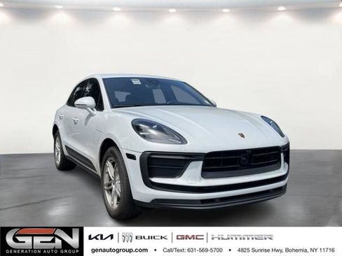 Used 2022 Porsche Macan AWD/4WD image 1