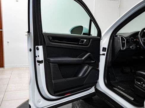 Certified 2020 Porsche Cayenne AWD/4WD image 27