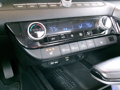 Used 2022 Hyundai Elantra Limited image 26