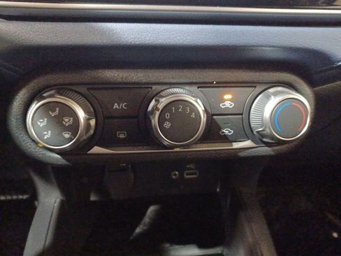 Used 2025 Nissan Versa SV image 16