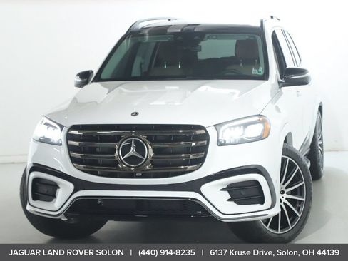 Used 2024 Mercedes-Benz GLS 580 4MATIC image 3