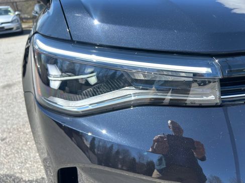 Used 2025 Volkswagen Taos SE w/ Panoramic Sunroof Package image 24