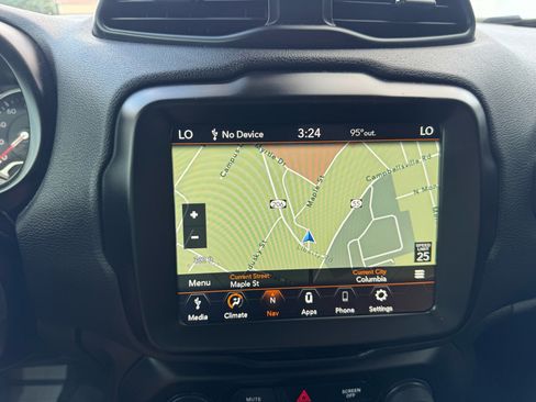 Used 2023 Jeep Renegade Latitude image 17