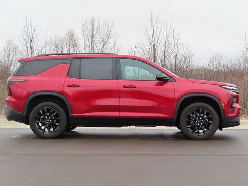 Certified 2025 Chevrolet Traverse LT w/ Midnight/Sport Edition image 2