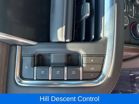 Used 2024 Chevrolet Suburban High Country AWD/4WD image 30