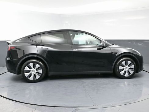 Used 2023 Tesla Model Y Long Range image 7