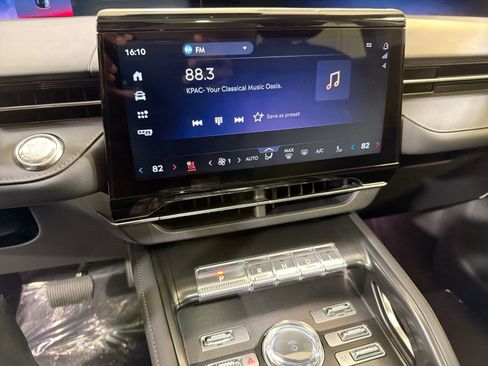 New 2026 Lincoln Nautilus Premier image 17