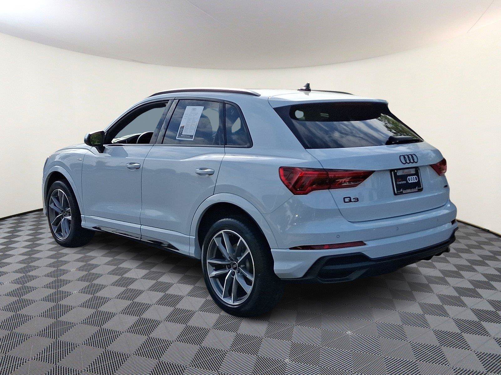 Used 2023 Audi Q3 2.0T Premium w/ Black Optic Sport Package AWD/4WD image 4