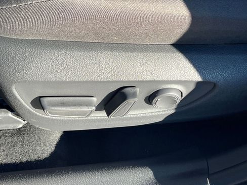 Used 2025 Toyota RAV4 XLE image 24