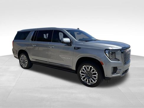 Used 2024 GMC Yukon XL Denali Ultimate AWD/4WD image 5