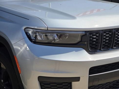 Used 2023 Jeep Grand Cherokee L Laredo RWD image 5