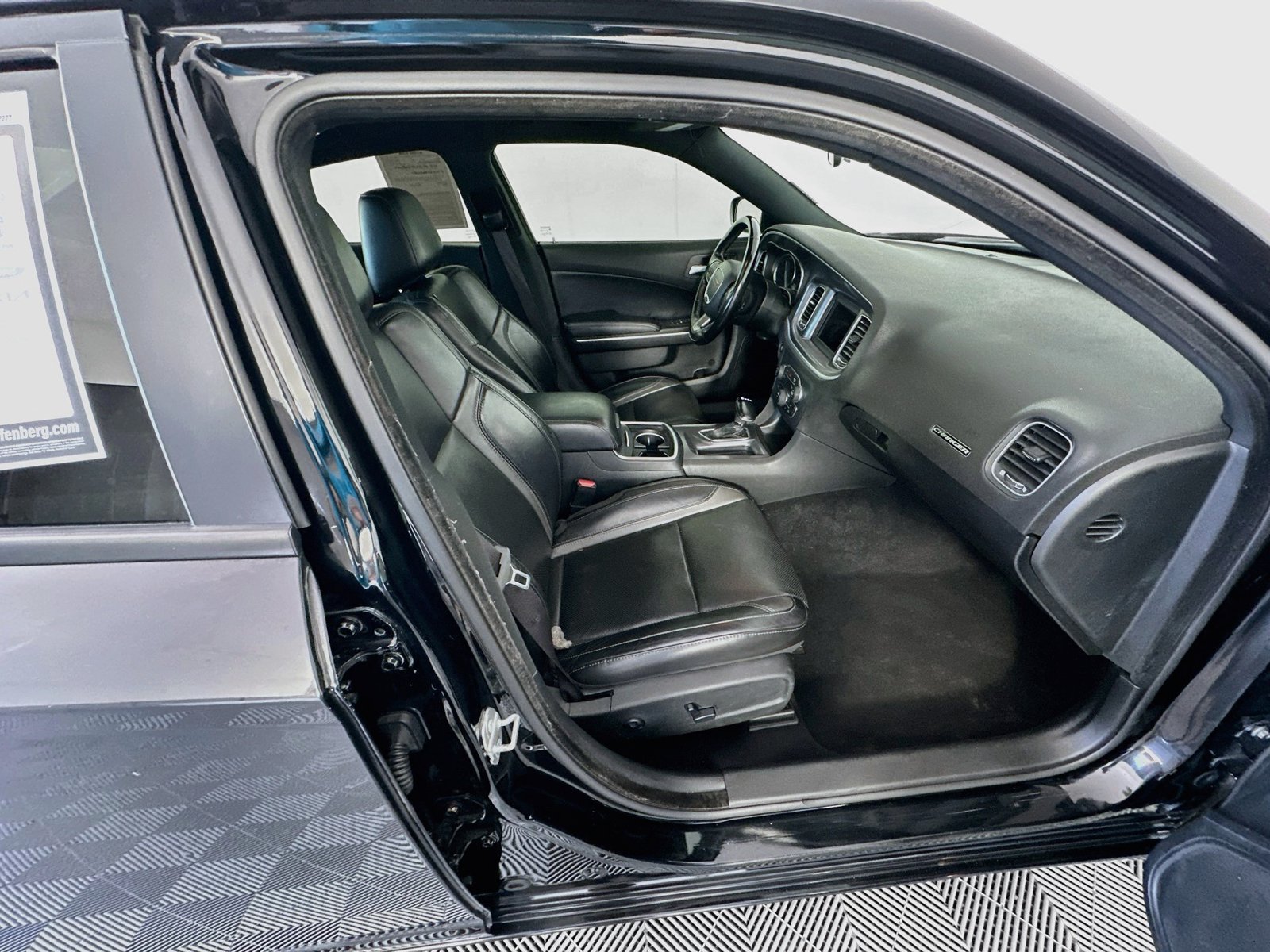 Used 2020 Dodge Charger SXT w/ Leather Interior Group RWD image 28