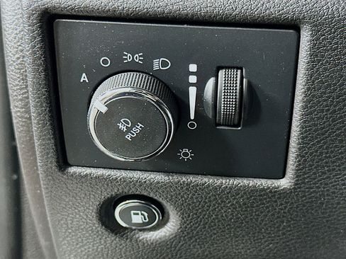 Used 2021 Jeep Grand Cherokee Limited w/ Luxury Group II image 17