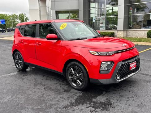 Used 2022 Kia Soul EX FWD image 1