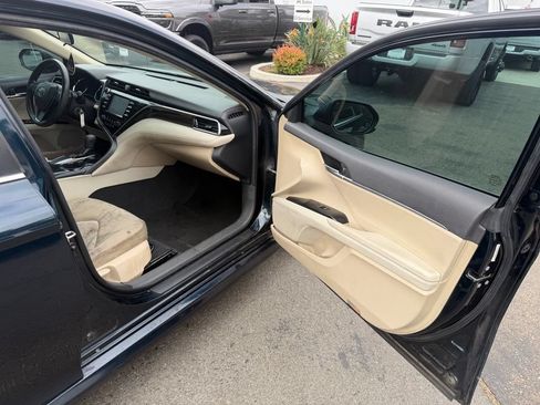 Used 2018 Toyota Camry LE FWD image 16