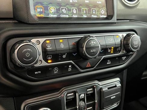 Certified 2022 Jeep Wrangler Unlimited Sahara w/ Cold Weather Group image 28