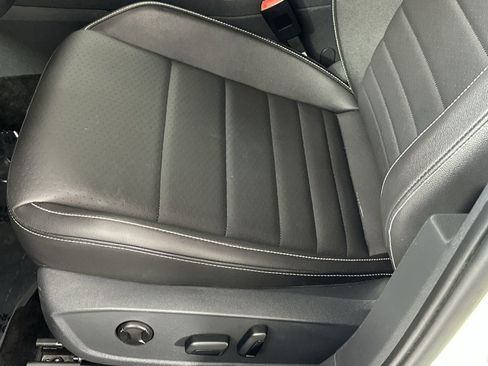 Used 2024 Volkswagen Jetta SE w/ Panoramic Sunroof Package image 12