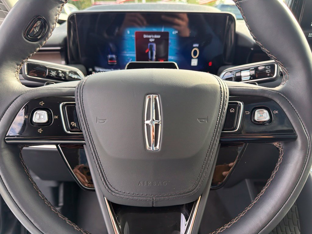 Used 2026 Lincoln Aviator Reserve AWD/4WD image 14