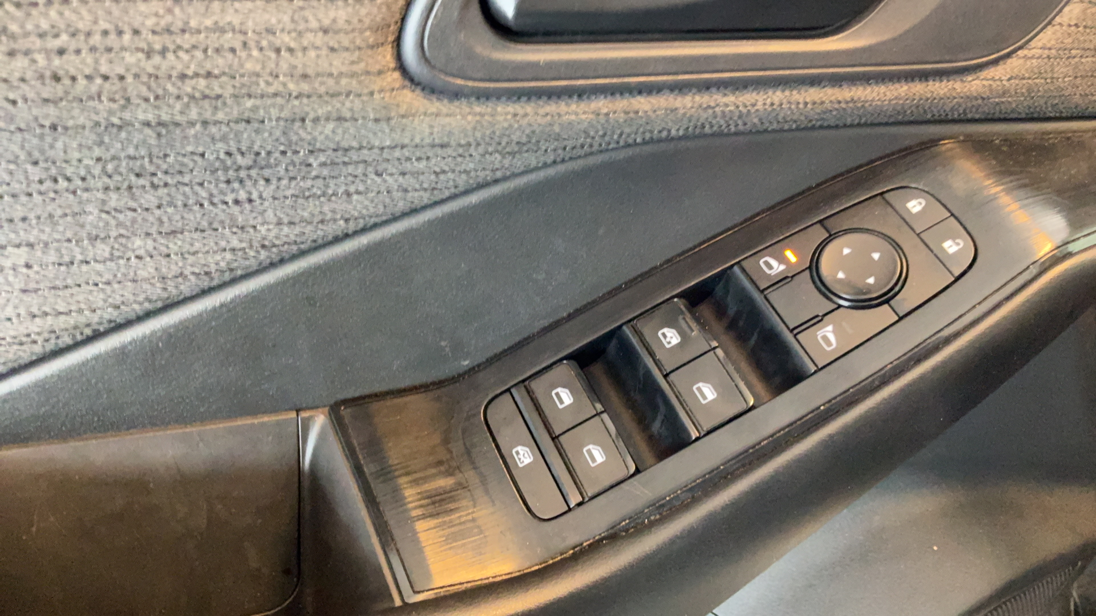 Used 2023 Nissan Rogue S AWD/4WD image 23