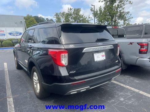 Used 2022 Ford Explorer XLT w/ Equipment Group 202A AWD/4WD image 2