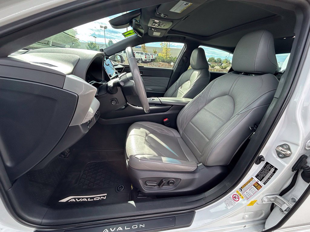 Used 2019 Toyota Avalon Limited w/ Advanced Safety Package FWD image 13