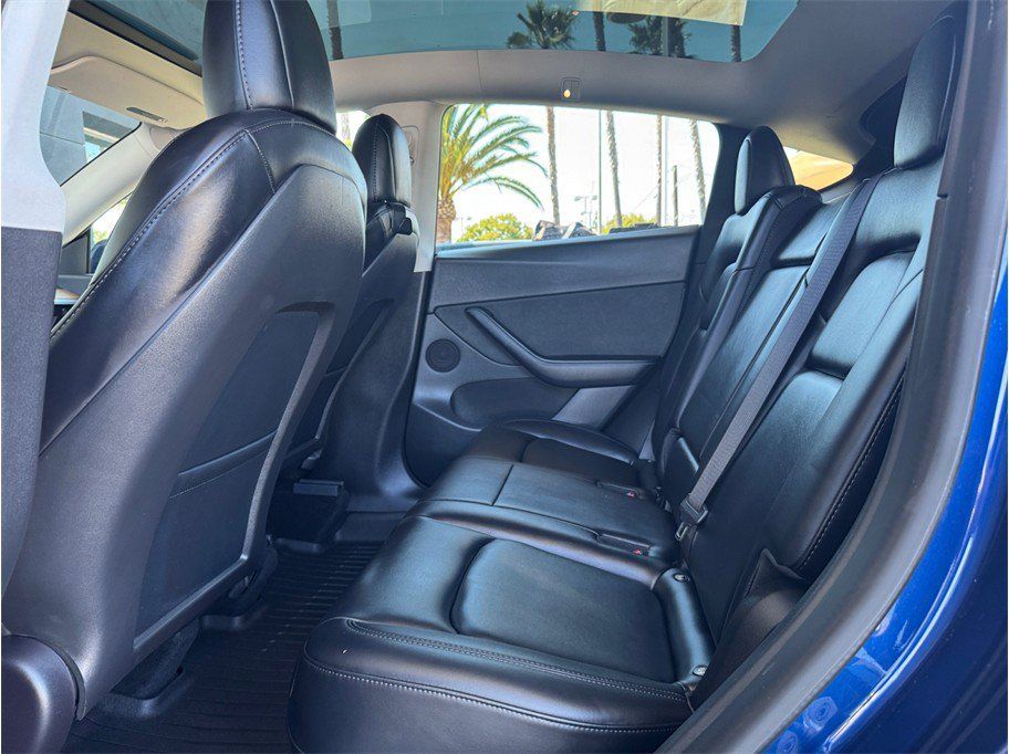 Used 2022 Tesla Model Y Performance AWD/4WD image 17