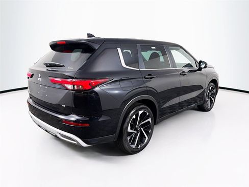 Used 2023 Mitsubishi Outlander SE AWD/4WD image 7