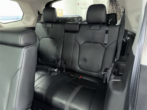 Used 2024 Honda Pilot Touring image 18