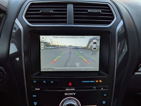 Used 2018 Ford Explorer Platinum AWD/4WD image 22