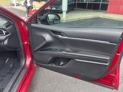 Used 2020 Toyota Camry LE image 7