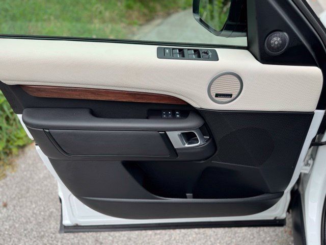 Used 2024 Land Rover Discovery Dynamic SE AWD/4WD image 8