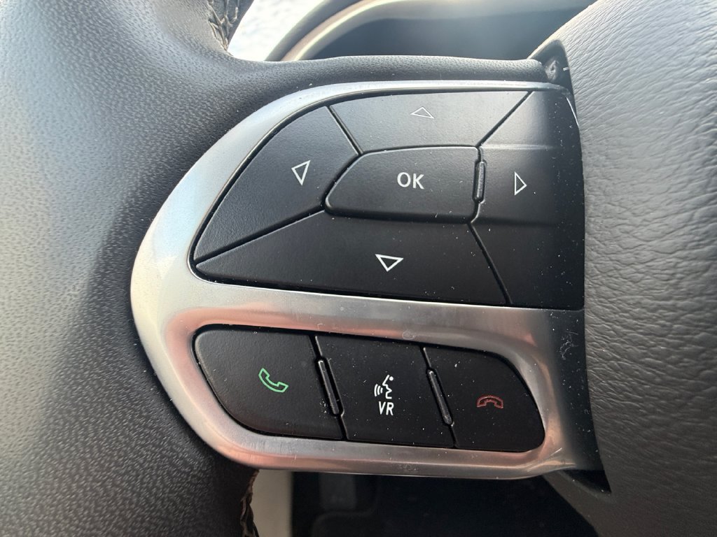 Used 2024 Chrysler Pacifica Touring-L FWD image 16