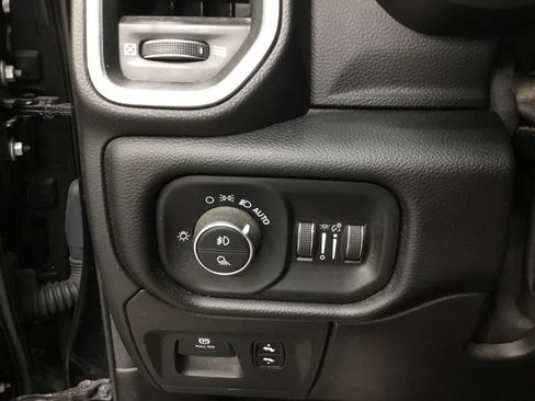 Used 2019 RAM 1500 Laramie AWD/4WD image 13