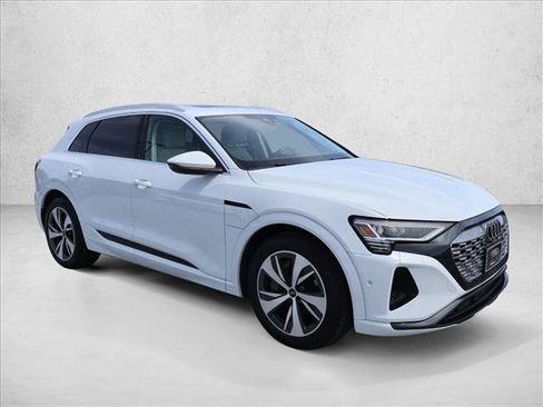 Used 2024 Audi Q8 e-tron Premium Plus w/ Premium Plus Package AWD/4WD image 3