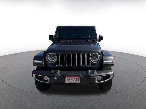 Used 2025 Jeep Wrangler Unlimited Sahara AWD/4WD image 4