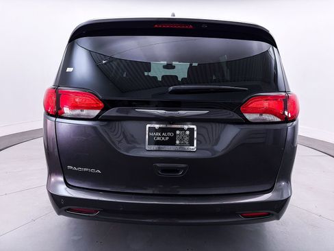 Used 2017 Chrysler Pacifica Touring FWD image 9