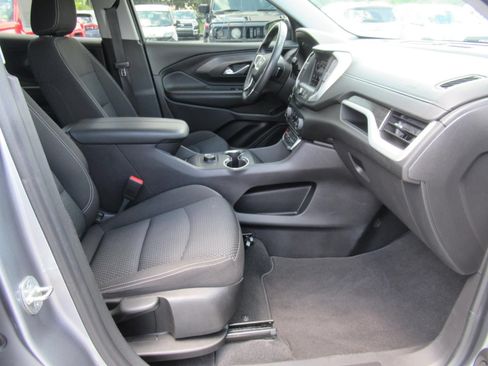 Used 2024 GMC Terrain SLE FWD image 10