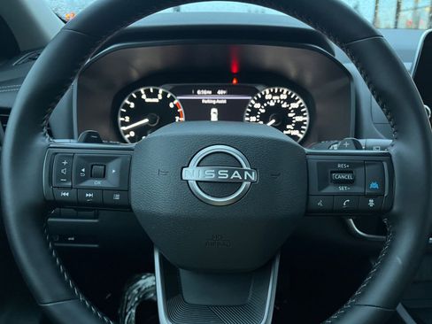 Used 2025 Nissan Rogue SV image 30