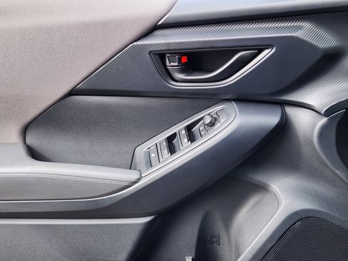 Used 2025 Subaru Crosstrek 2.0i Premium image 7