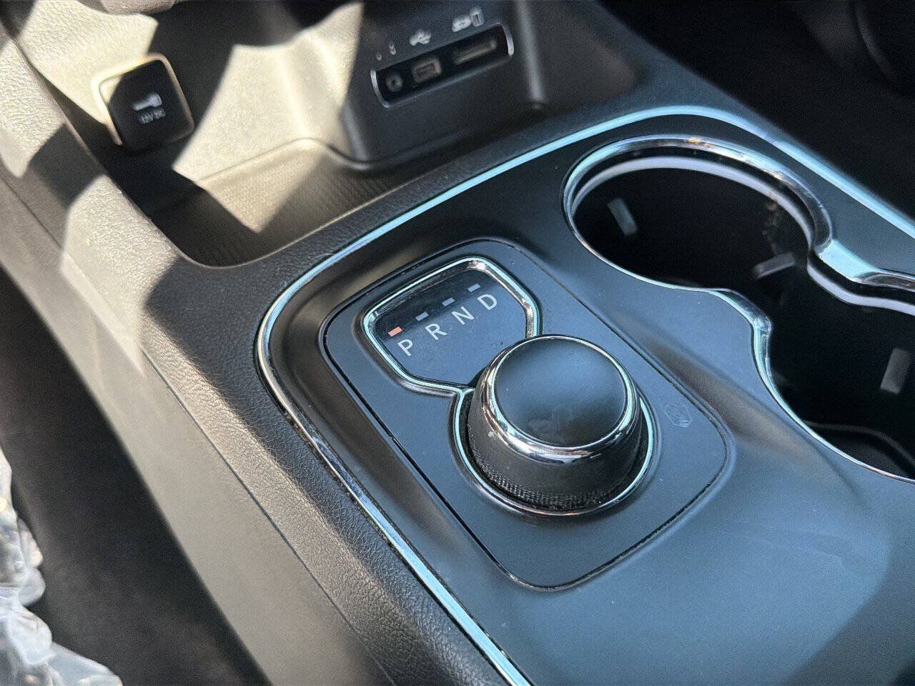 Used 2017 Dodge Durango R/T AWD/4WD image 32