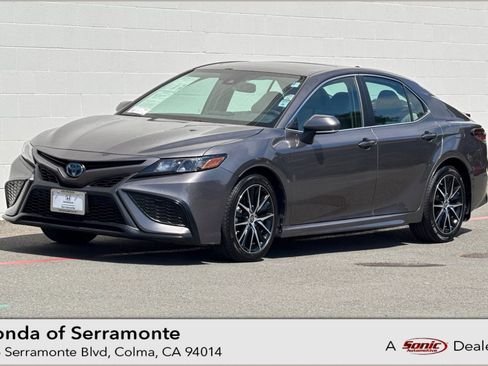 Used 2024 Toyota Camry SE w/ Audio Upgrade Package FWD image 1