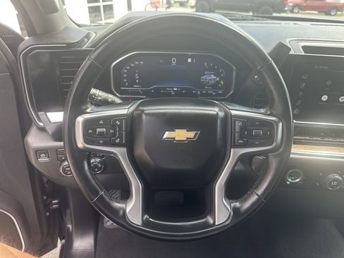 Used 2023 Chevrolet Silverado 1500 LT AWD/4WD image 15