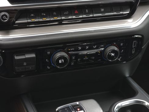 Used 2022 Chevrolet Silverado 1500 High Country w/ Technology Package image 16