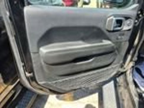 Used 2019 Jeep Wrangler Unlimited Sahara AWD/4WD image 6